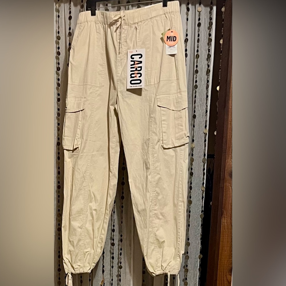 Women’s Cream Cargo Pants